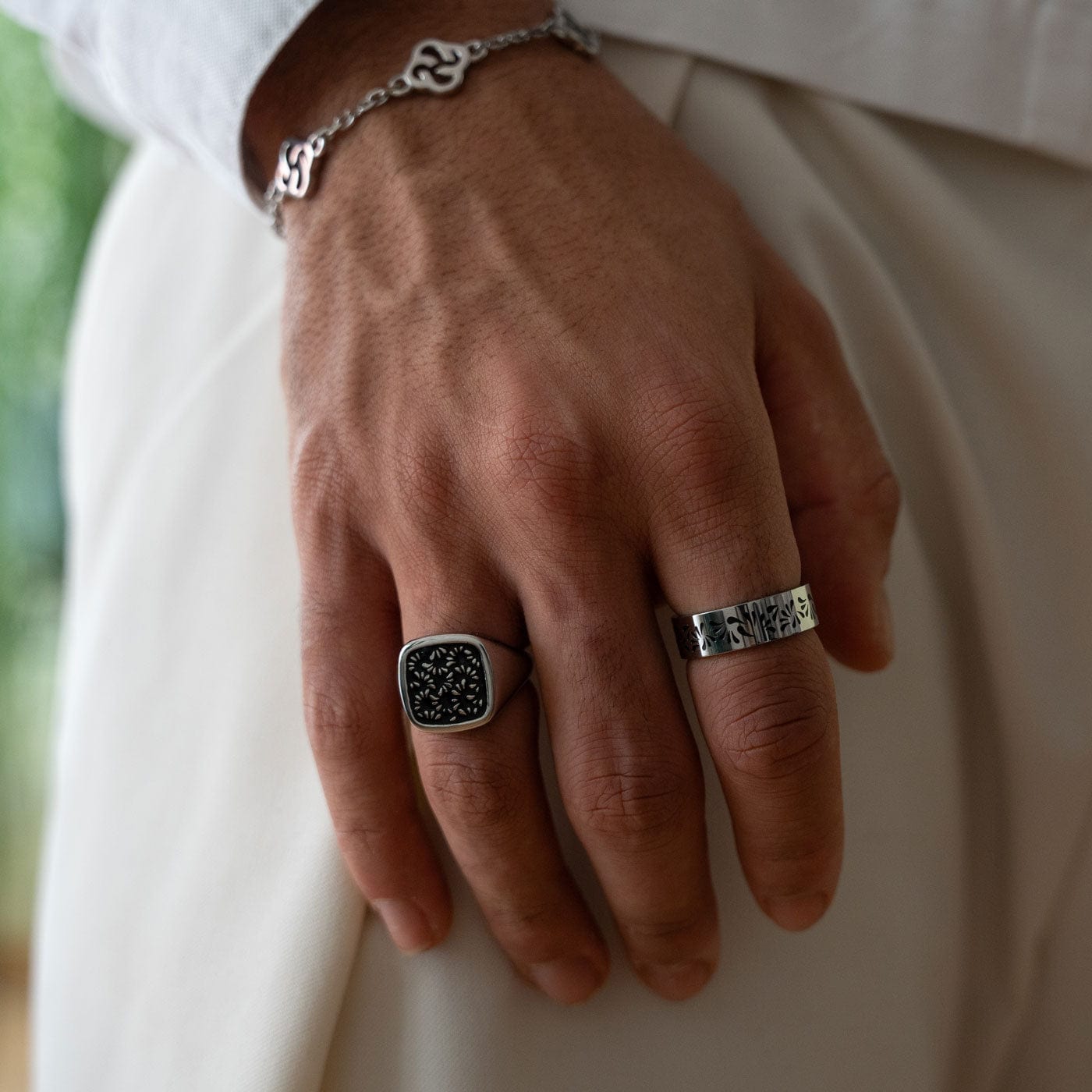 Floral Band Ring - Black